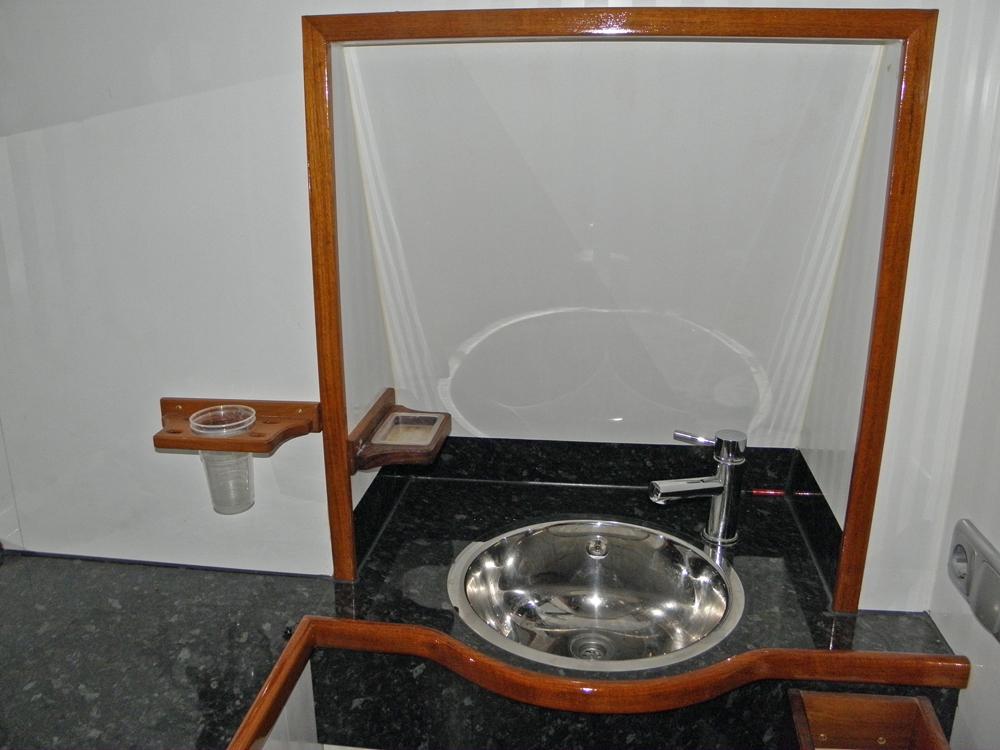 Aft cabin, Accommodation